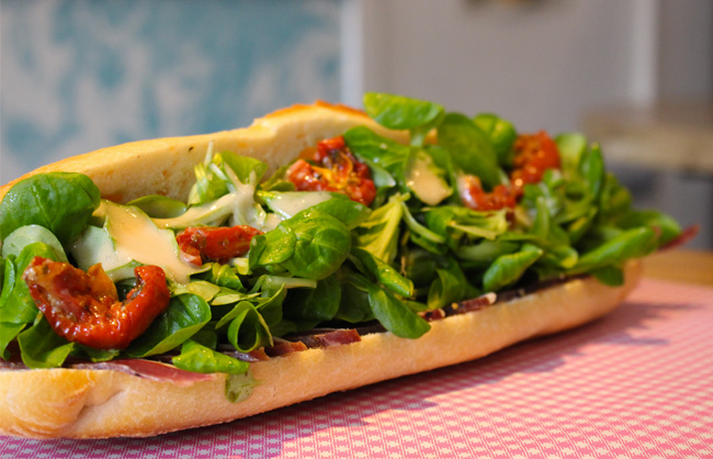 L'excellent sandwich au magret séché, tomates confites et mâche du Détaillant